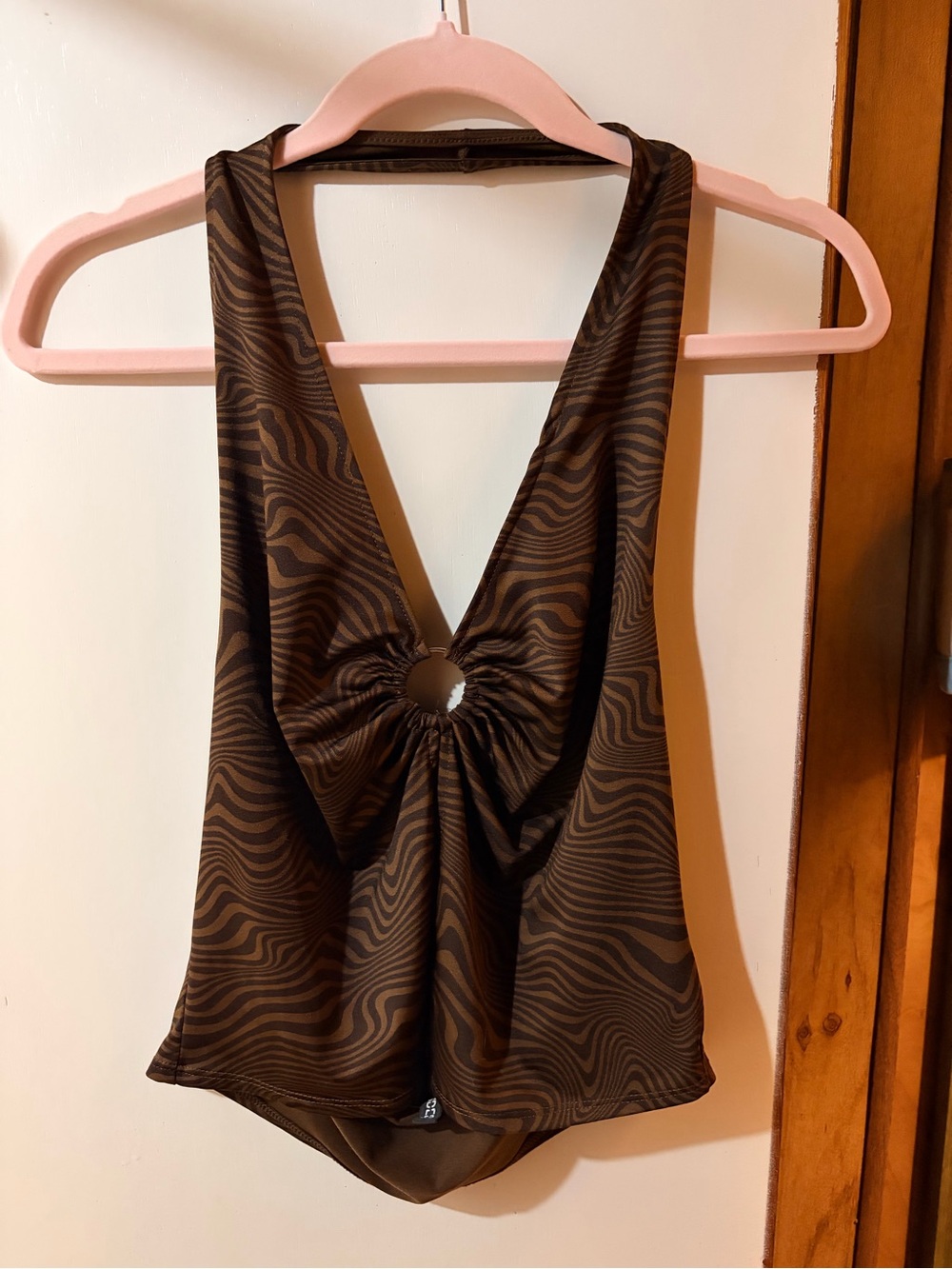 Brown Wave-Print Sleeveless Ring-Front Halter Top